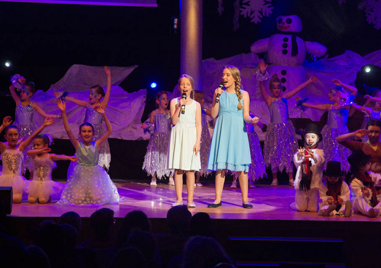 13 Charlotte & Jule 1